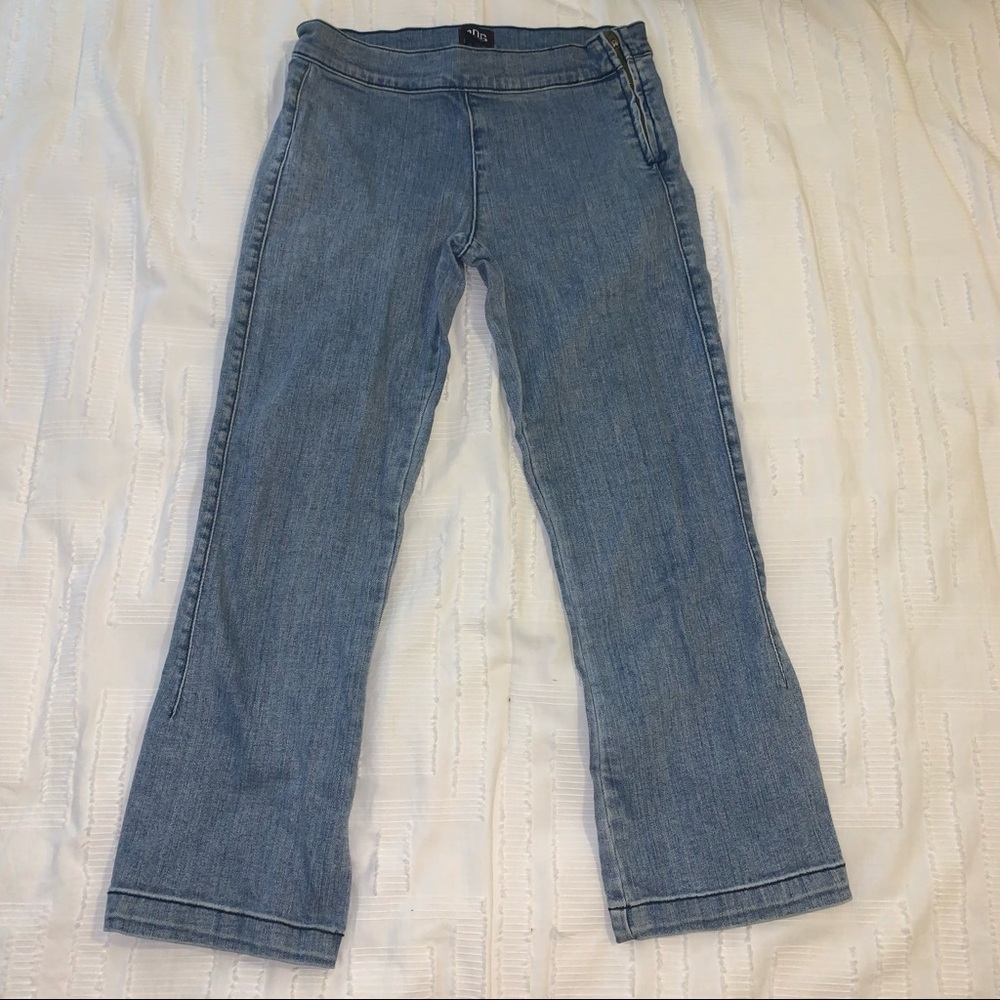 BDG Cropped flare jeans w/ side zip MINT CONDITION